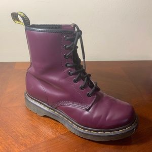 1460 Dr. Martens  Air Wair WOMEN'S SMOOTH LEATHER LACE UP BOOTS Size 7US